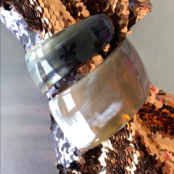 🎉HOST PICK 🎉NATURAL HORN WIDE CUFF BRACELET - Picture 2 of 8